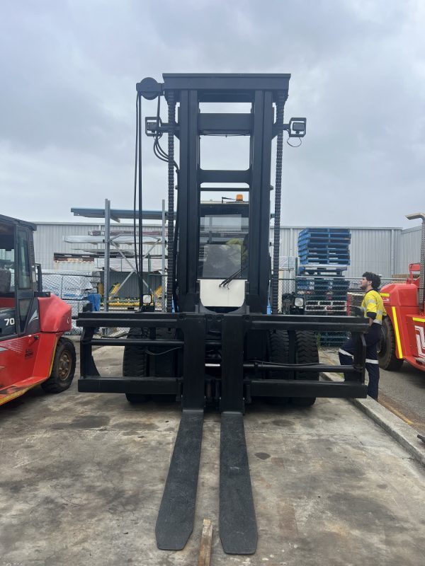 SMV 16000kg at 1200mm load centre diesel forklift - Image 5