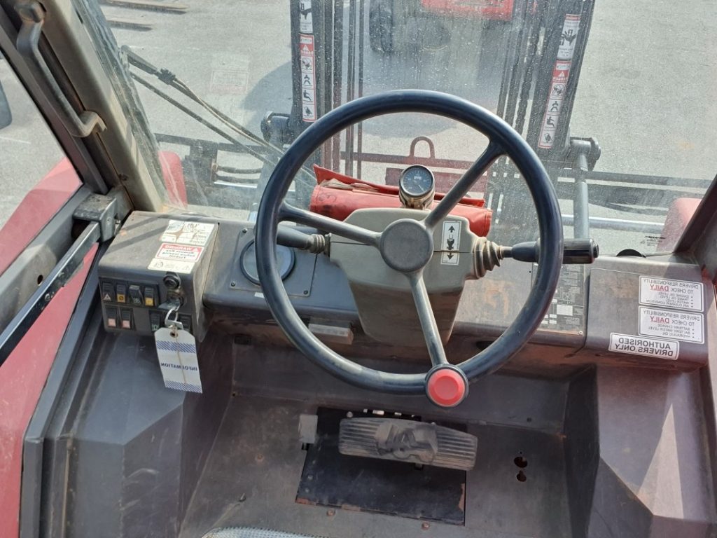 Manitou 3000kg 4×4 diesel forklift with 3700mm 2 stage mast, sideshift ...