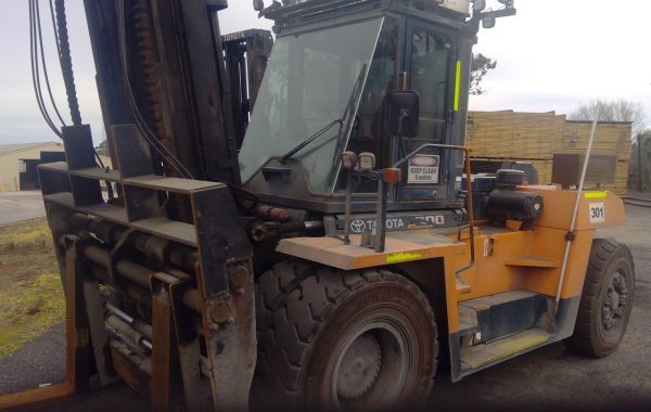 Toyota 20,000kg @ 1200mm load centre diesel forklift - Image 5