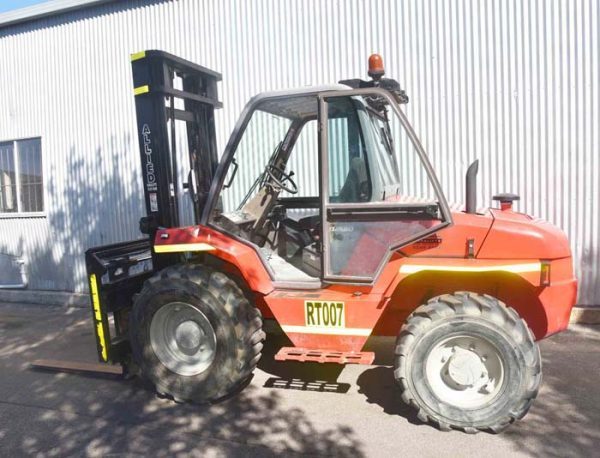 Manitou 5000kg 4x4 diesel forklift with 3700mm two stage mast, sideshift, AC-cabin