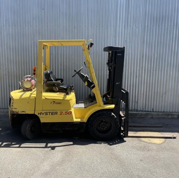 Hyster 2500kg LPG forklift with 3830mm 3 stage mast & sideshift - Image 7