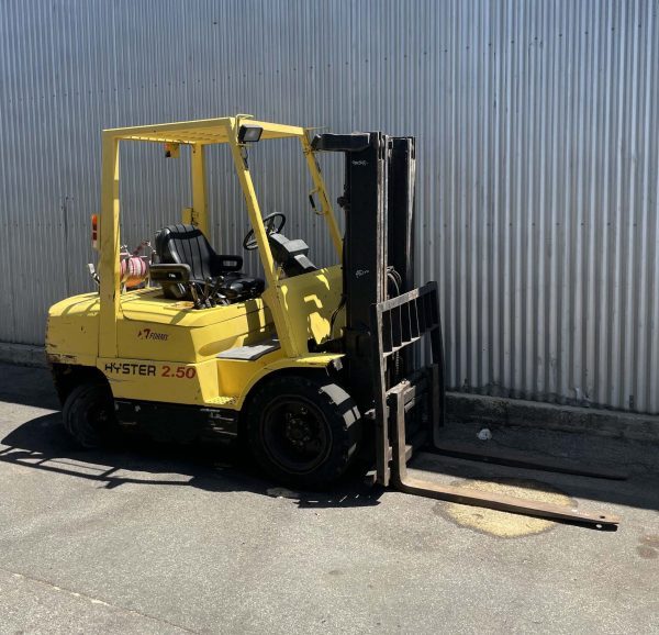 Hyster 2500kg LPG forklift with 3830mm 3 stage mast & sideshift