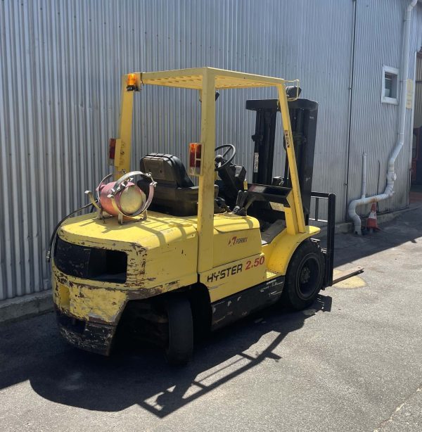 Hyster 2500kg LPG forklift with 3830mm 3 stage mast & sideshift - Image 6