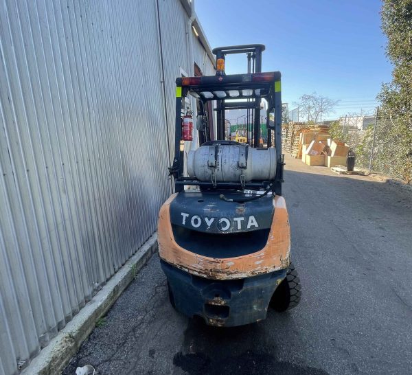 Toyota 2500kg LPG forklift with 4500mm 2 stage mast & sideshift - Image 6