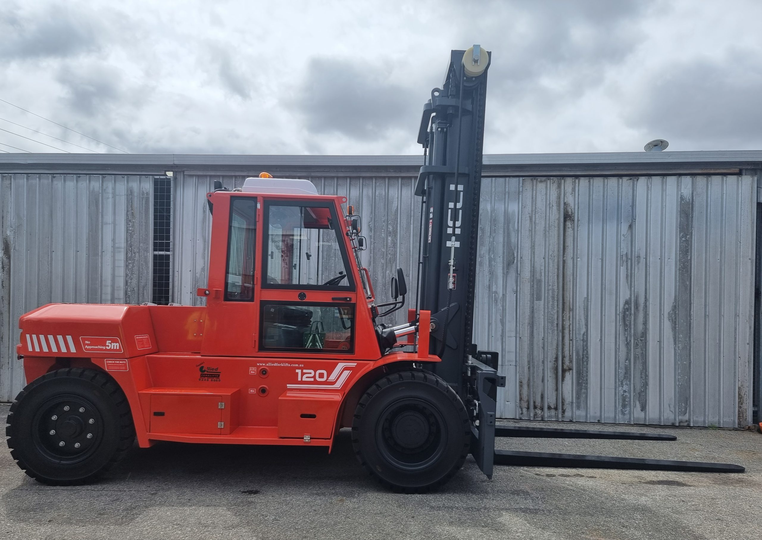 Heli Light Series 12,000kg Forklift Diesel Engine | Allied Forklifts