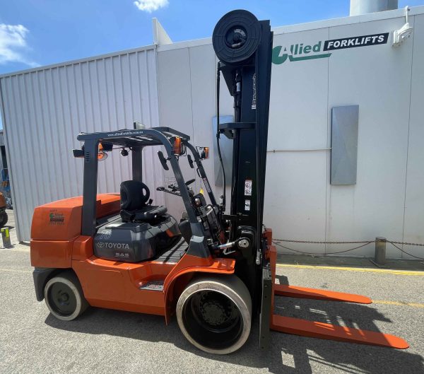 Toyota 7000kg Cushion Tyred Diesel Forklift