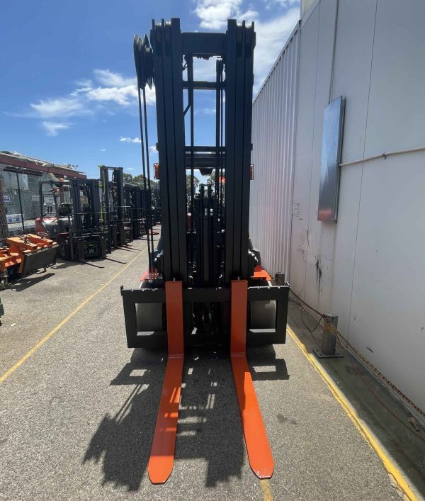 Used Toyota 7T Forklift