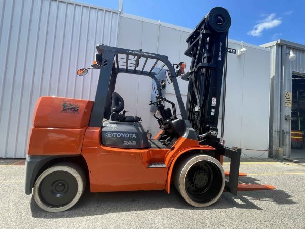 Used Toyota 7T Forklift