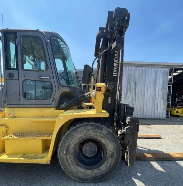 Hyundai 16T Forklift