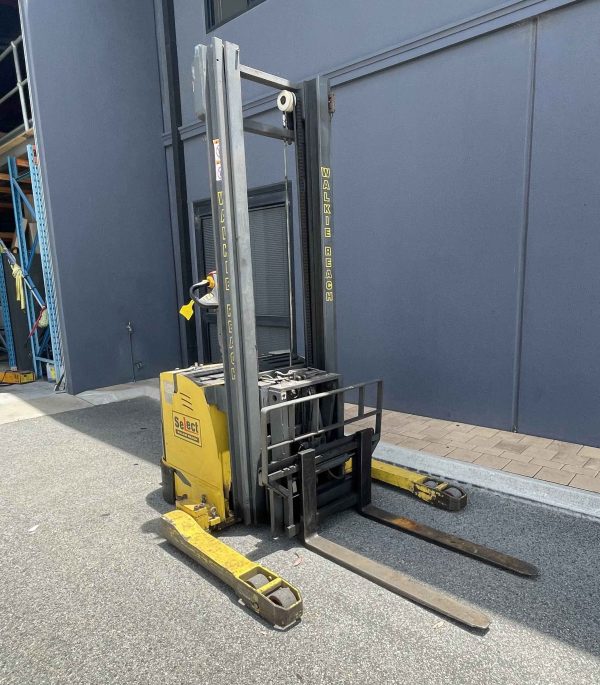 Select battery electric stacker with 1350kg lift capacity & 4m lift ...