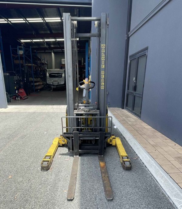 Select battery electric stacker with 1350kg lift capacity & 4m lift ...