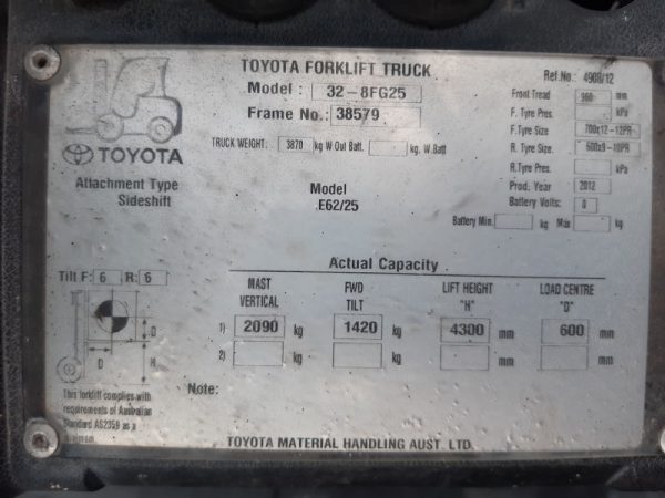 Toyota 2500kg LPG forklift with 4300mm three stage mast and sideshift - Image 3