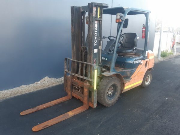 Toyota 2500kg diesel forklift with 4500mm 3 stage mast and sideshift - Image 3