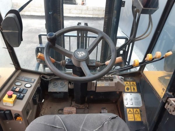 JCB 3000kg 4x4 diesel rough terrain forklift with sideshift and fork positioner - Image 10