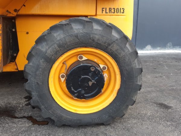 JCB 3000kg 4x4 diesel rough terrain forklift with sideshift and fork positioner - Image 5