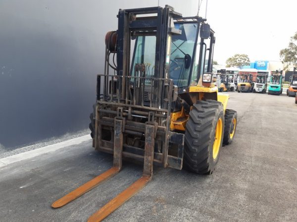 JCB 3000kg 4x4 diesel rough terrain forklift with sideshift and fork positioner - Image 4