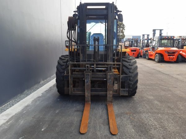 JCB 3000kg 4x4 diesel rough terrain forklift with sideshift and fork positioner - Image 3