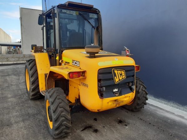 JCB 3000kg 4x4 diesel rough terrain forklift with sideshift and fork positioner - Image 2