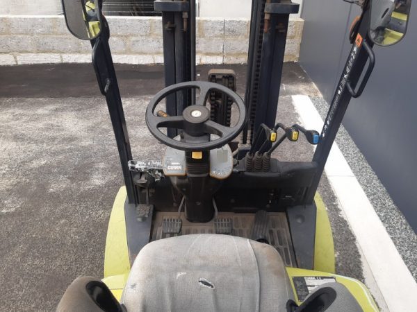 Clark 3000kg capacity LPG forklift with 3 stage mast and sideshift - Image 8