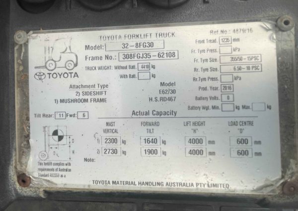 Toyota 3000kg LPG forklift with 2 stage mast - Image 4