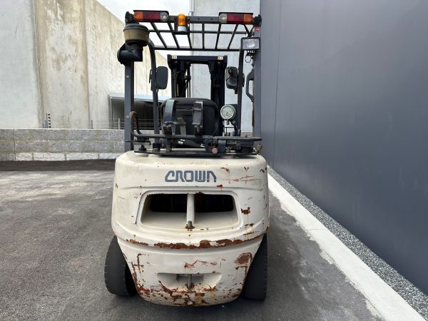 Crown 3300kg LPG forklift with 3 stage mast, sideshift and weight gauge. - Image 4