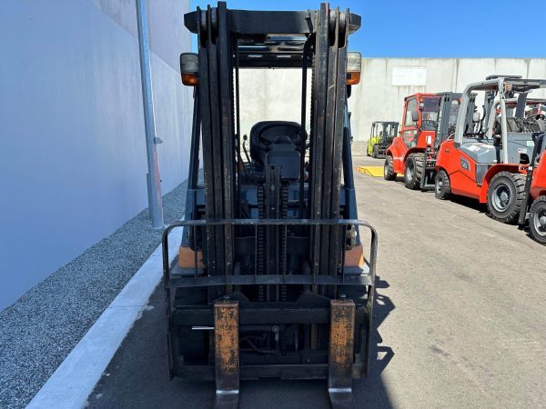 Toyota 2500kg Electric forklift with 3 stage mast and sideshift - Image 4