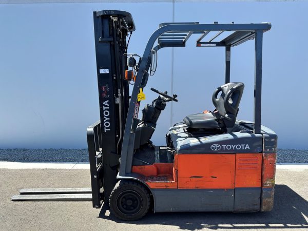 Toyota 1800kg Electric forklift with 3 stage mast and sideshift