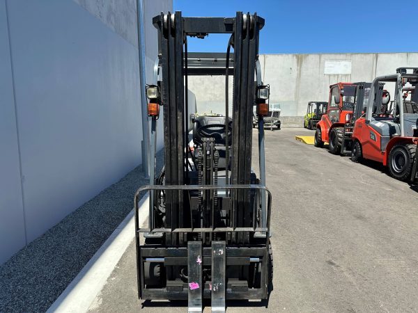 Toyota 1800kg Electric forklift with 3 stage mast and sideshift - Image 5