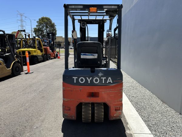 Toyota 1500kg Electric forklift with 3 stage mast and sideshift - Image 4