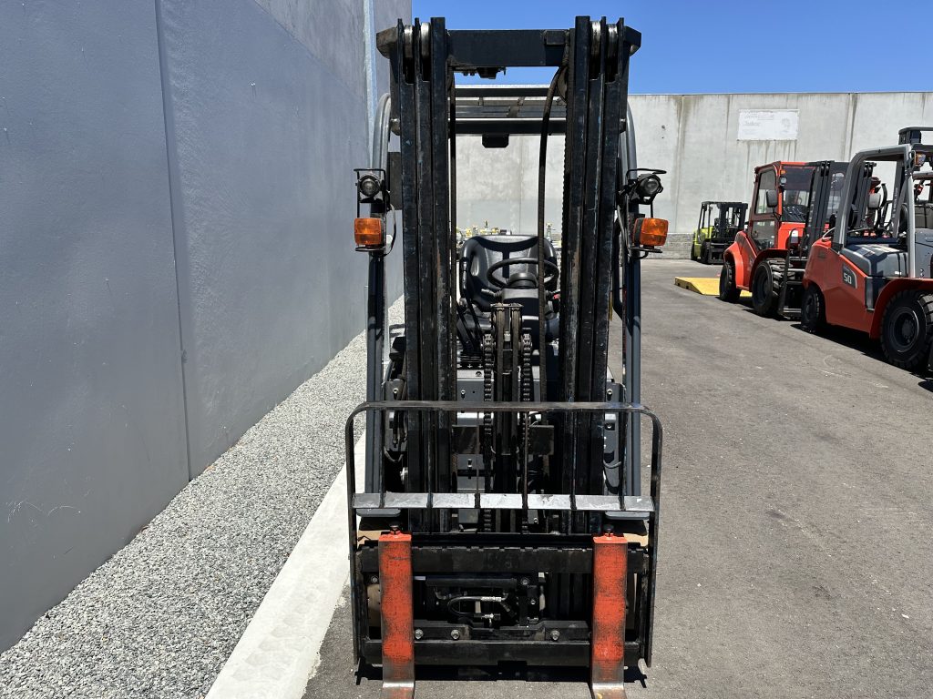 Toyota 1500kg Electric forklift with 3 stage mast and sideshift ...