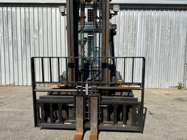 Toyota 3500kg LPG forklift with 2 stage mast w/ sideshift & fork positioner - Image 6