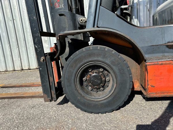 Toyota 1500kg LPG forklift with 2 stage mast and Sideshift - Image 3