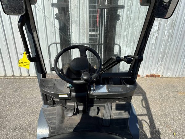 Toyota 1500kg LPG forklift with 2 stage mast and Sideshift - Image 6