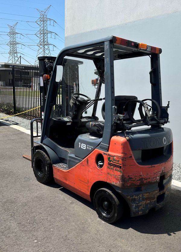 Toyota 1800kg LPG Forklift with 3 stage mast and sideshift - Image 2