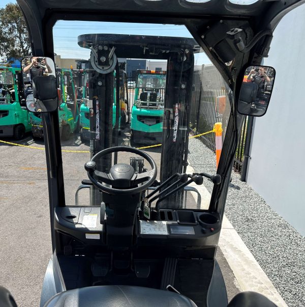 Toyota 1800kg LPG Forklift with 3 stage mast and sideshift - Image 7