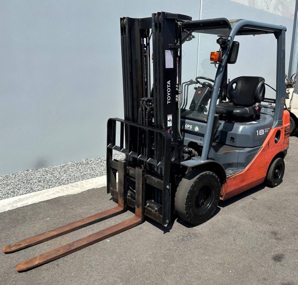 Toyota 1800kg LPG Forklift with 3 stage mast and sideshift - Image 8