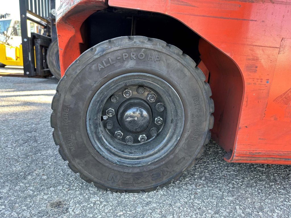 Toyota 2000kg Electric Forklift with 2 stage mast and sideshift ...