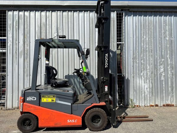 Toyota 2000kg Electric Forklift with 2 stage mast and sideshift