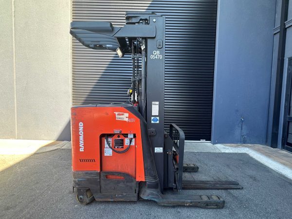 Toyota / Raymond 730-DR30TT pantograph battery electric reach truck. 2020 model.