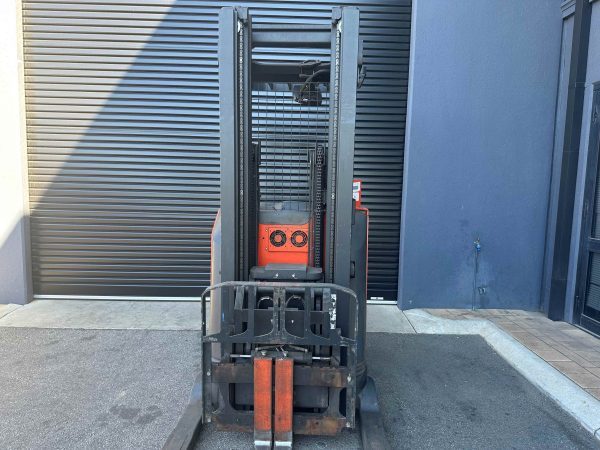 Toyota / Raymond 730-DR30TT pantograph battery electric reach truck. 2020 model. - Image 6