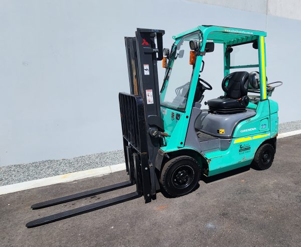 Mitsubishi 1800kg LPG forklift with 3000mm mast and sideshift - Image 3