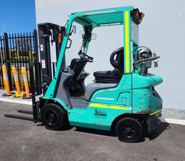 Mitsubishi 1800kg LPG forklift with 3000mm mast and sideshift