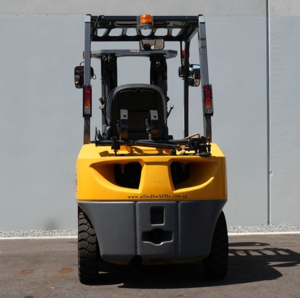 Komatsu 2500kg LPG forklift with container mast and sideshift - Image 4