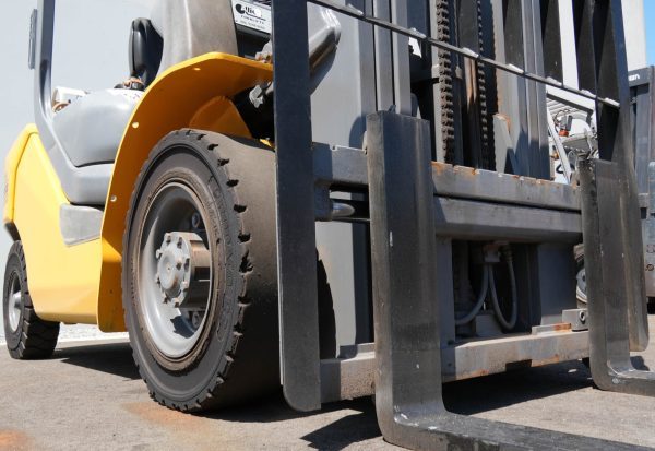 Komatsu 2500kg LPG forklift with container mast and sideshift - Image 5