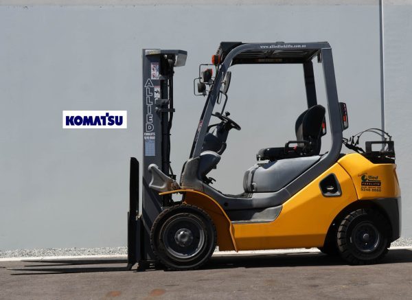 Komatsu 2500kg LPG forklift with container mast and sideshift