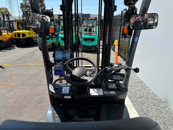 Toyota 1800kg LPG Forklift with 3700mm and Slipsheet attachment - Image 4