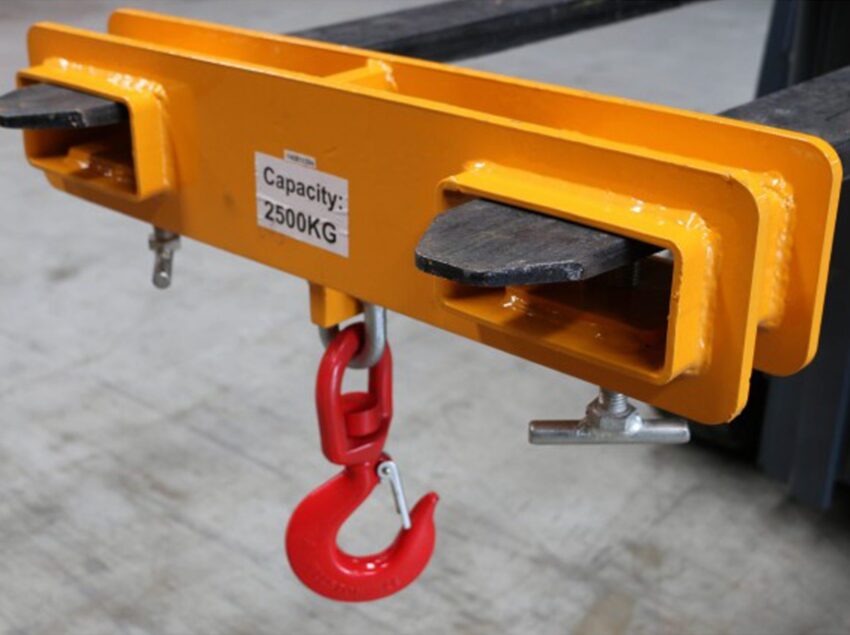 Lifting hook forklift attachment (2500kg capacity)