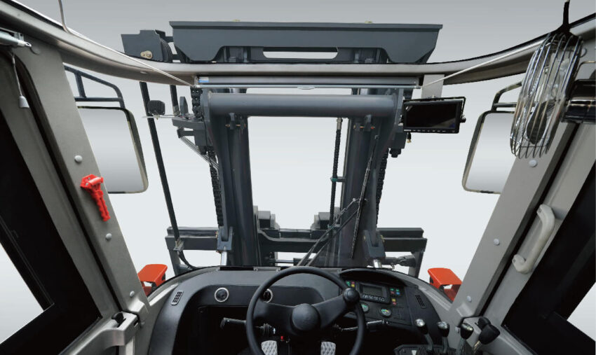 Heli heavy duty 13,500kg forklift with Cummins diesel engine & tilting cabin - Image 3