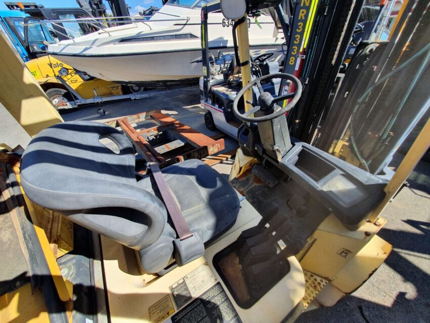 Hyster 3500kg LPG forklift with 5600mm three stage mast, sideshift & fork positioner - Image 4