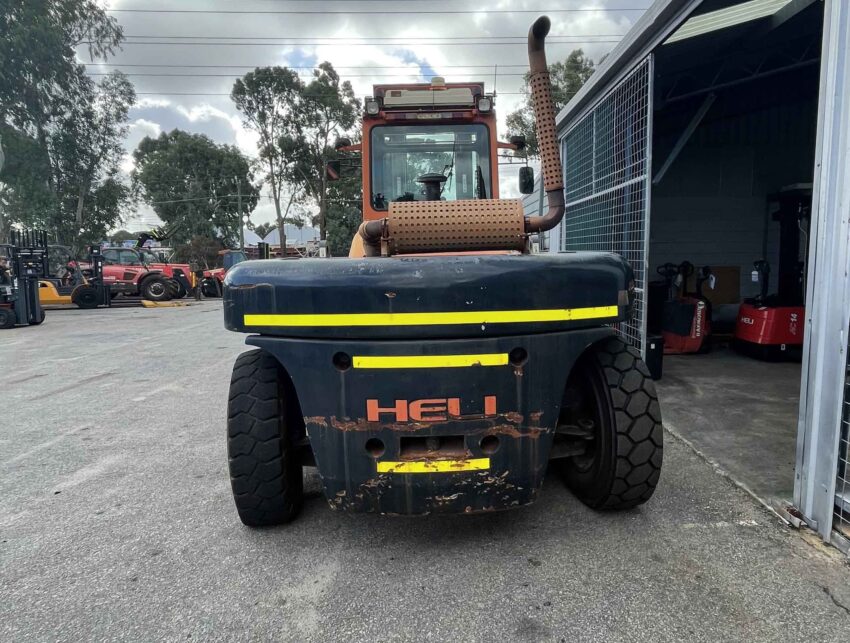 Heli 18000kgs diesel forklift with 4000mm 2 stage mast, sideshift, fork positioner, & air-con - Image 7